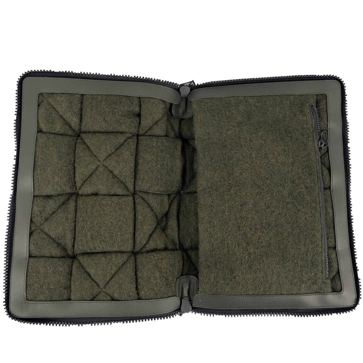 BOTTEGA VENETA - Padded Maxi Intrecciato Woven Laptop Pouch - Green Clutch - NWT