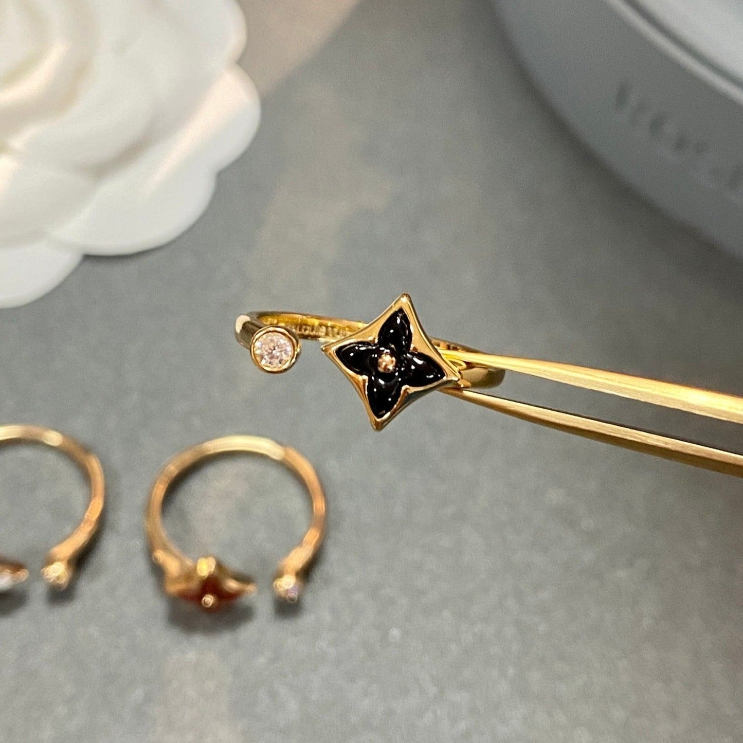 Louis Vuitton STAR 1 DIAMOND OPEN RING