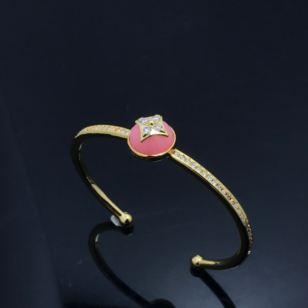Louis Vuitton STAR OEPN BANGLE DIAMOND BRACELET