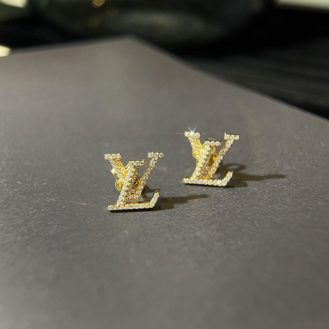 Louis Vuitton LOGO DIAMOND STUD EARRINGS