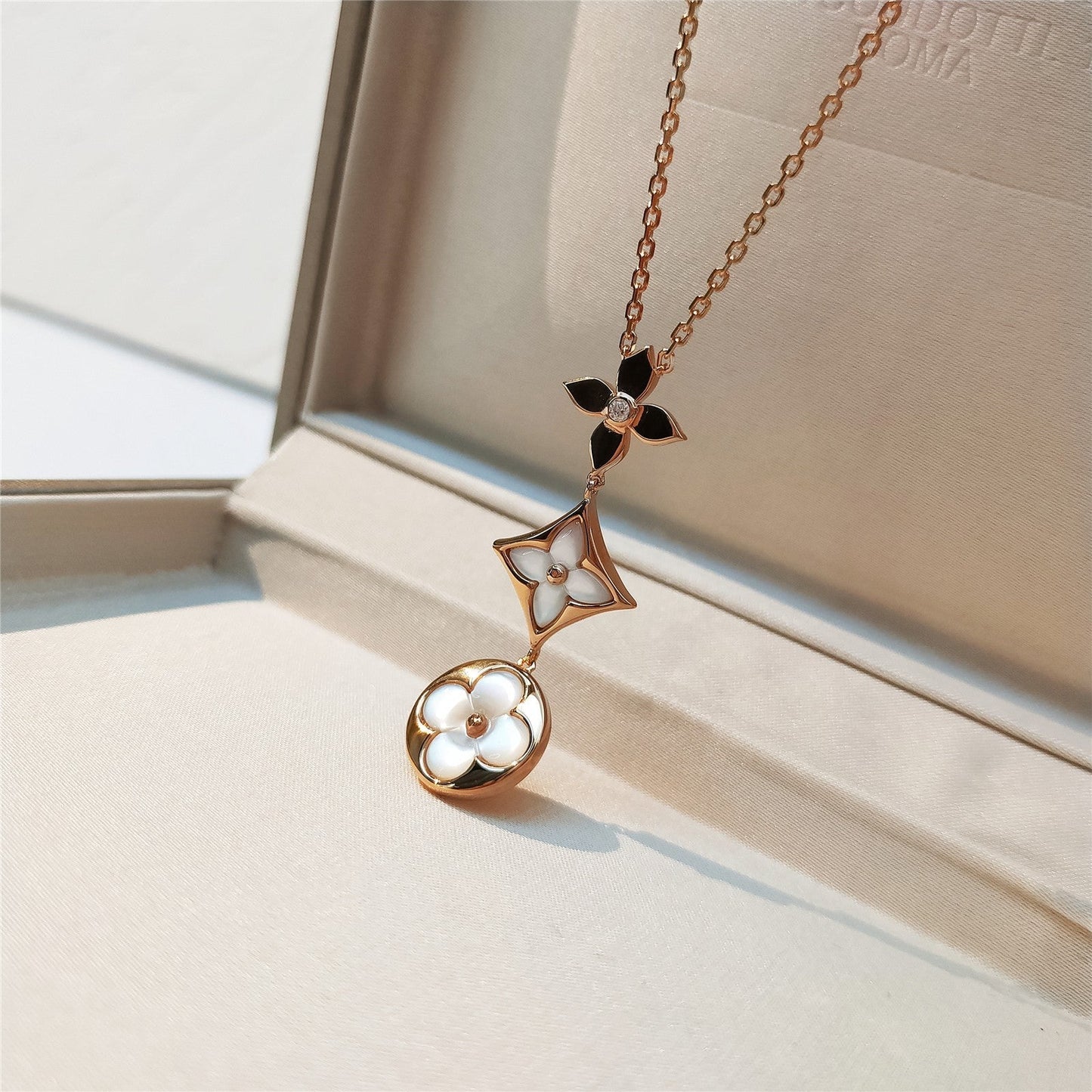 Louis Vuitton STAR AND SUN MOP 3 MOTIF PINK GOLD NECKLACE