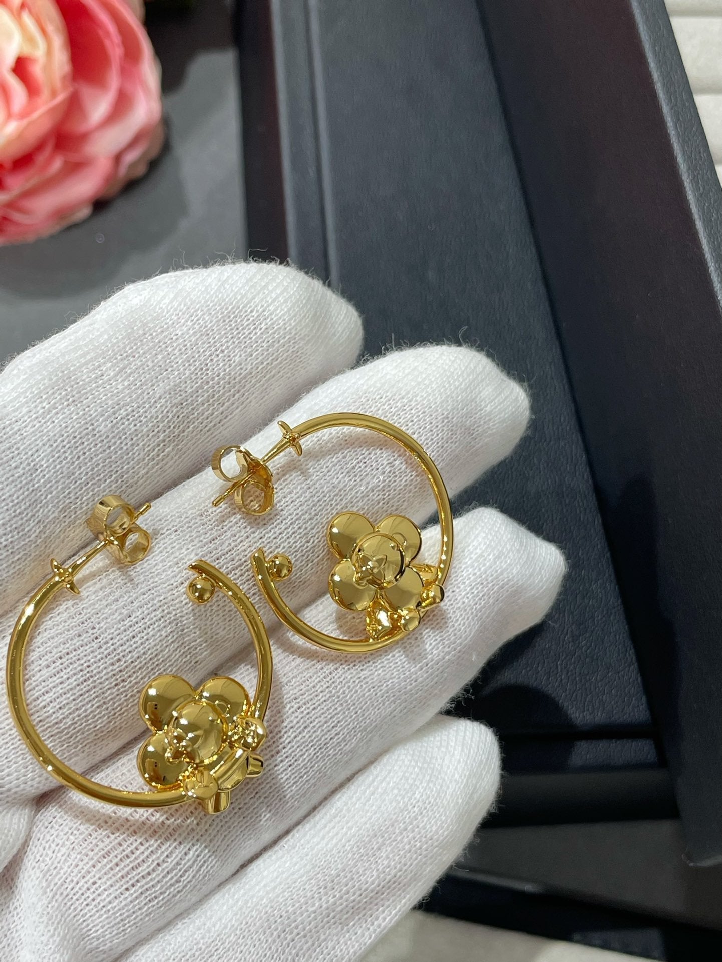Louis Vuitton VIENVIEN GOLD HOOP EARRINGS