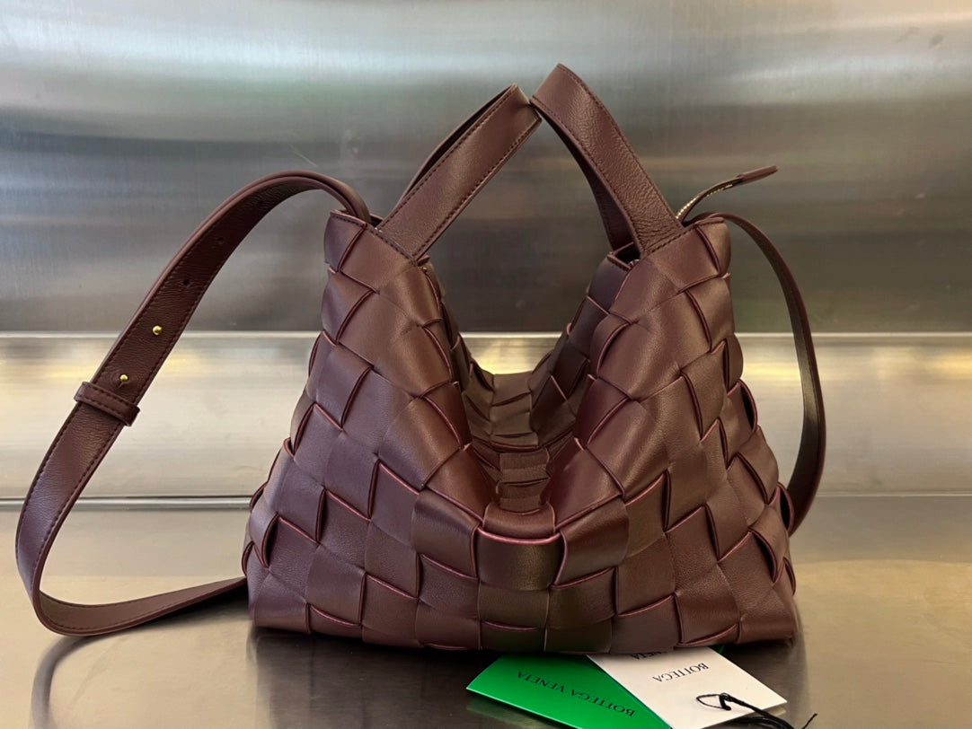 Bottega Veneta MEDIUM 28 CASSETTE CHOCOLATE BROWN LAMBSKIN