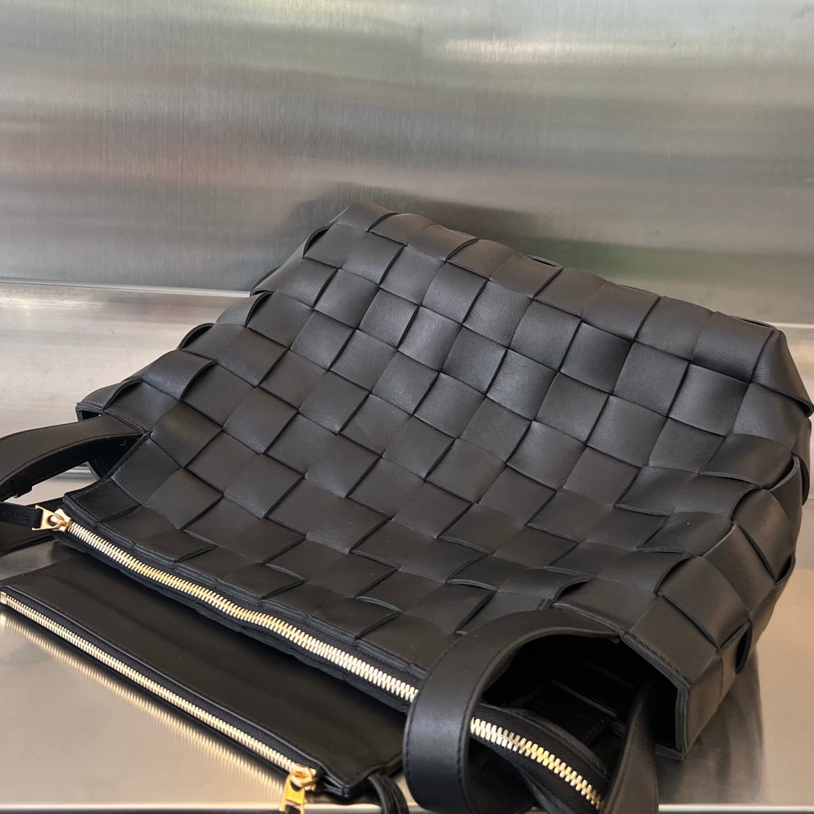 Bottega Veneta MEDIUM 28 CASSETTE BLACK LAMBSKIN