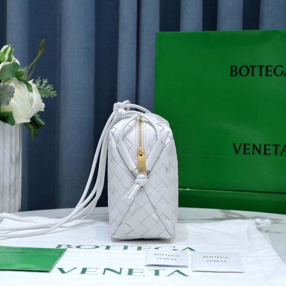 Bottega Veneta BV LOOP SMALL 23CM WHITE CALFSKIN