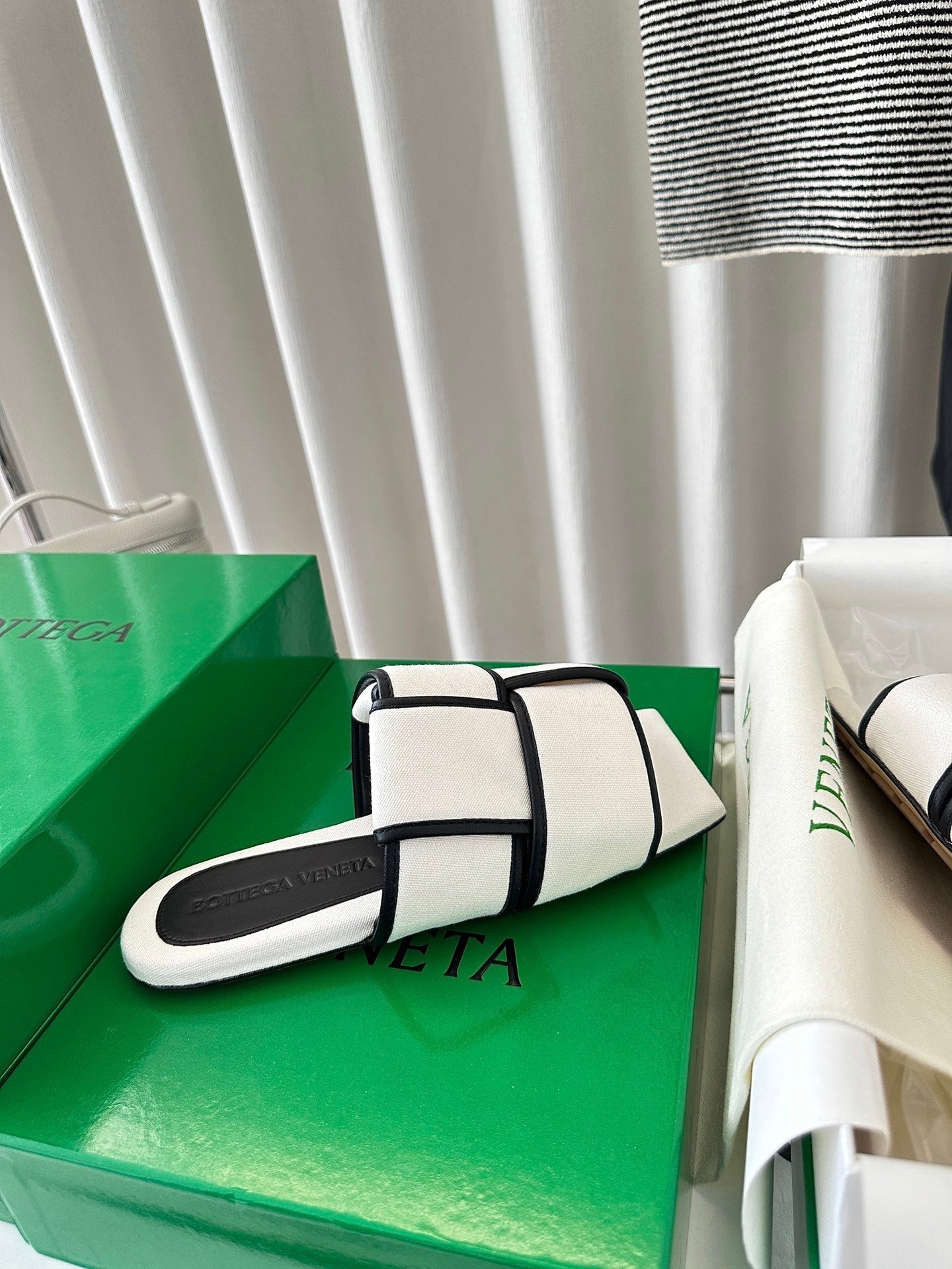 Bottega Veneta patch mule flat white black cotton lambskin