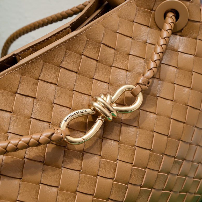Bottega Veneta bv medium andiamo 32 brown lambskin