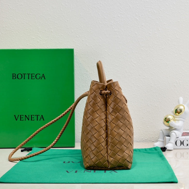 Bottega Veneta bv medium andiamo 32 brown lambskin