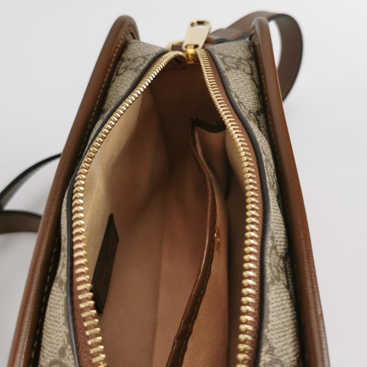 Preloved Gucci GG Canvas Logo Crossbody Bag 250512781189440