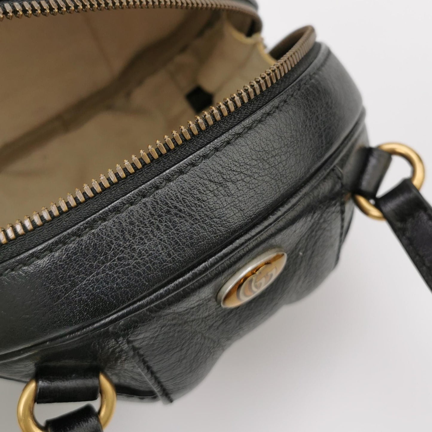 Preloved Gucci Leather Spherical GG Logo Crossbody Bag 250324781118565