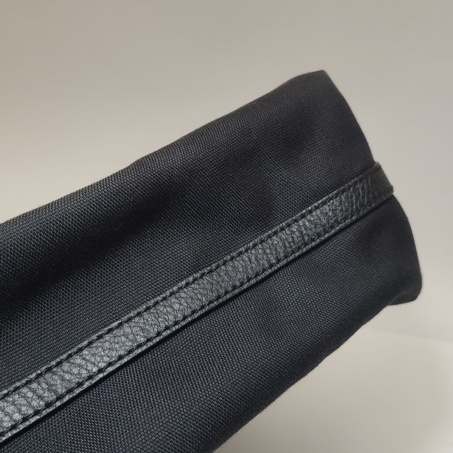 Preloved Gucci Leather Nylon Solid Logo Shoulder Bag 250413781146694