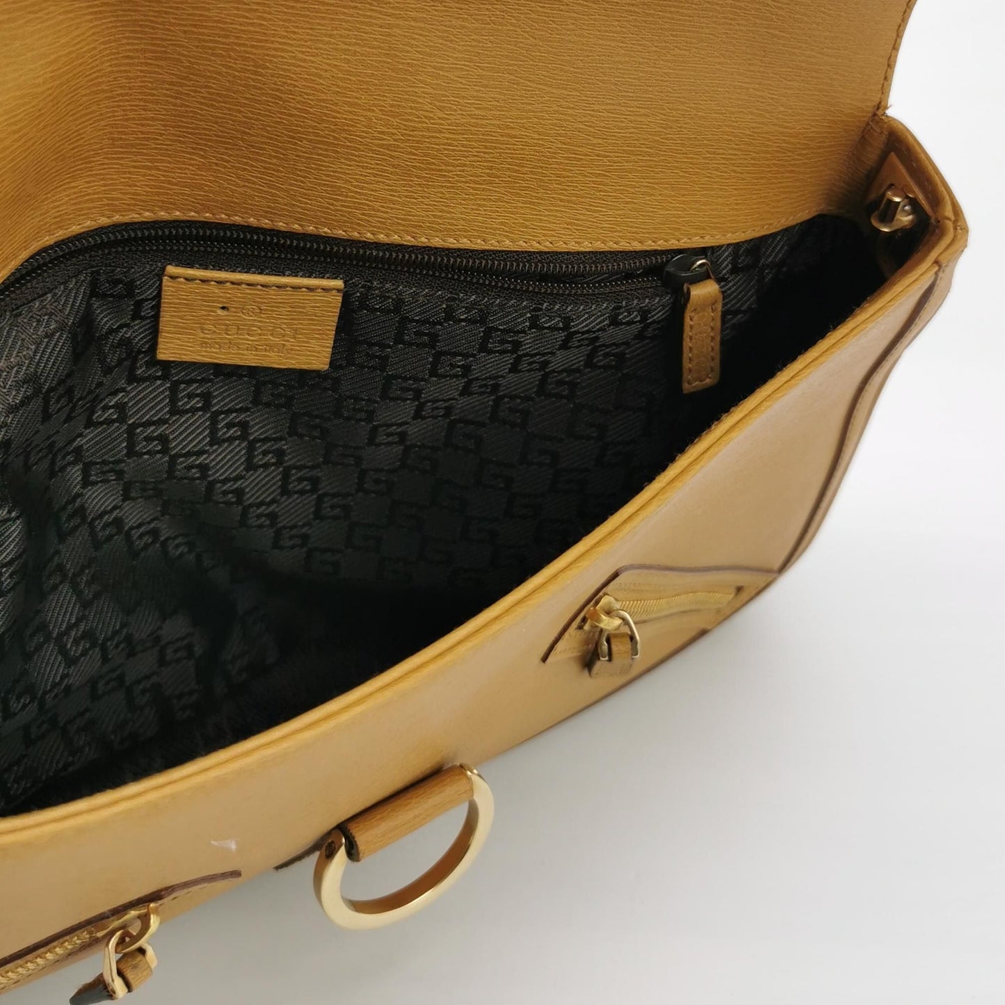 Preloved Gucci Leather Solid Print Logo Shoulder Bag 250119781032303