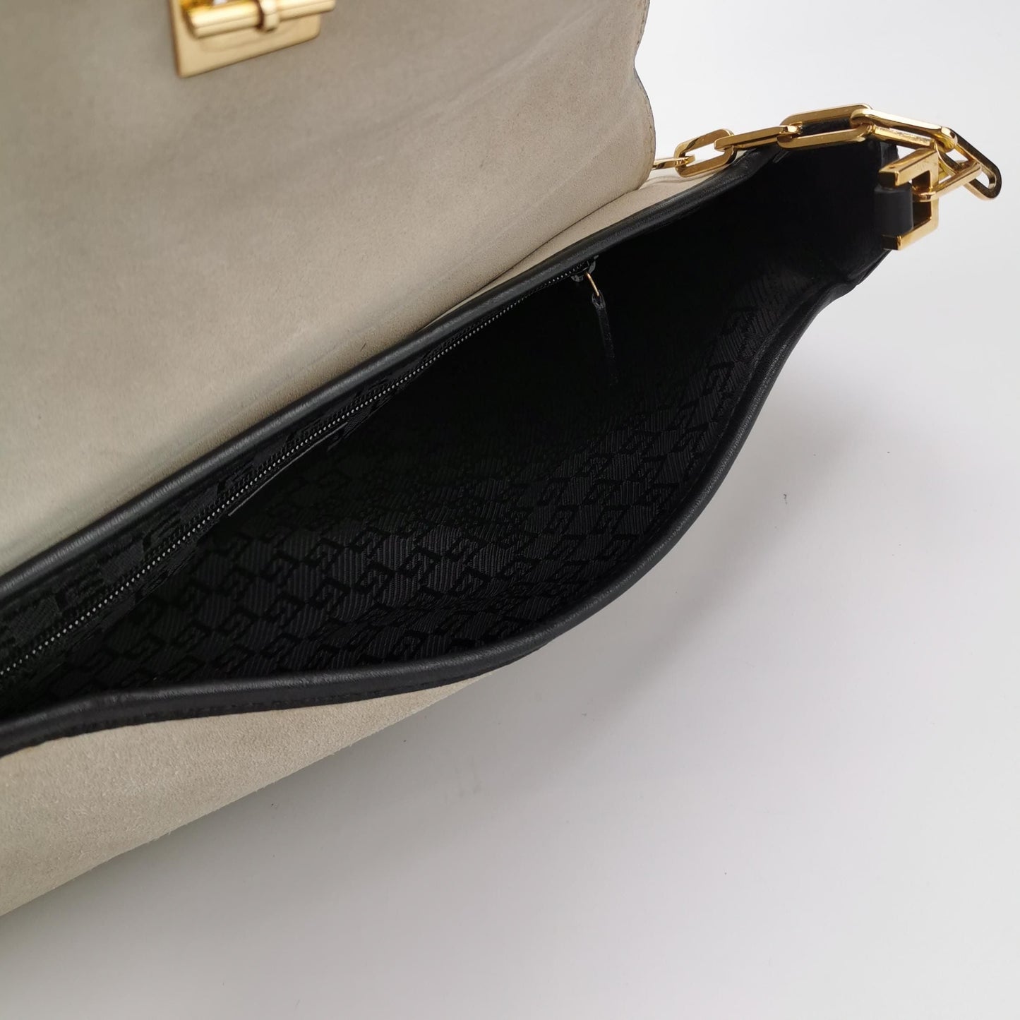 Preloved Gucci Suede and Leather Tiger Head Crossbody Shoulder Bag 250112781022204