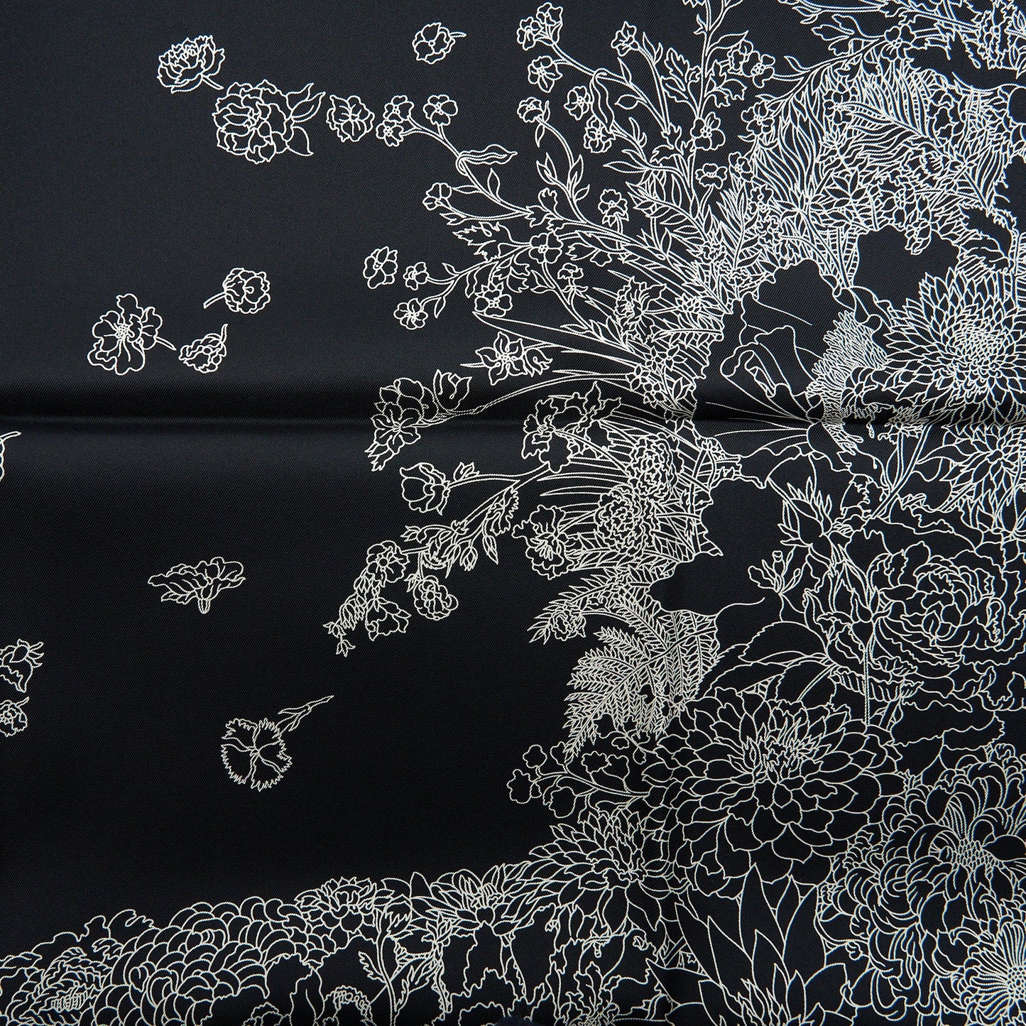 Hermes 90 X 90 Silk Scarf Robe Levered Black/White