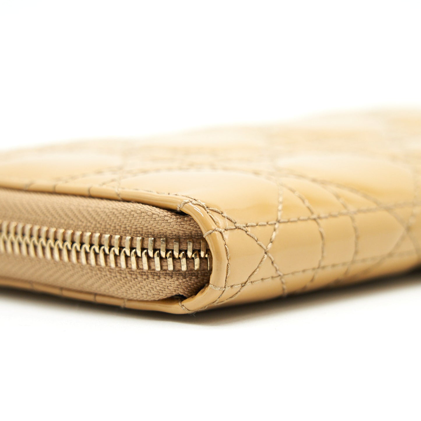 CHRISTIAN DIOR Lady Dior Voyager Zip Wallet Beige