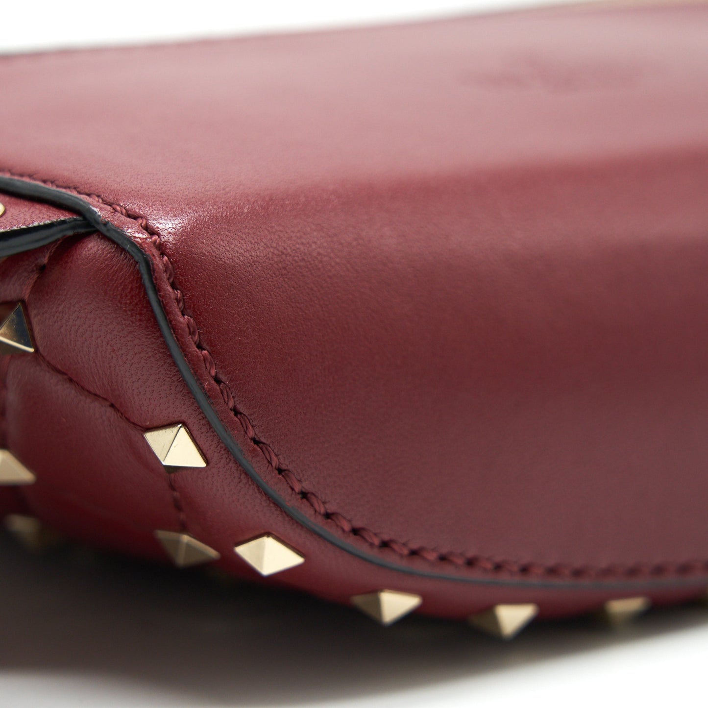 VALENTINO Rockstud Spike Quilted-leather Belt Bag Burgundy 95cm