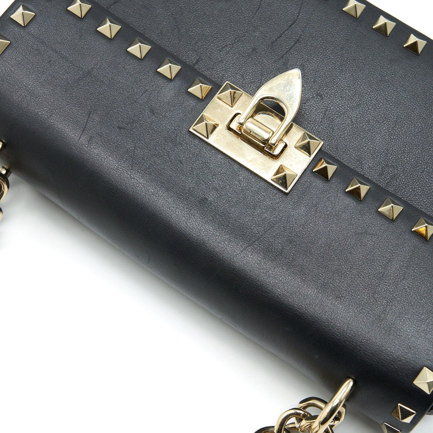 VALENTINO SMALL ROCKSTUD CROSSBODY BAG WITH CHAIN IN BLACK