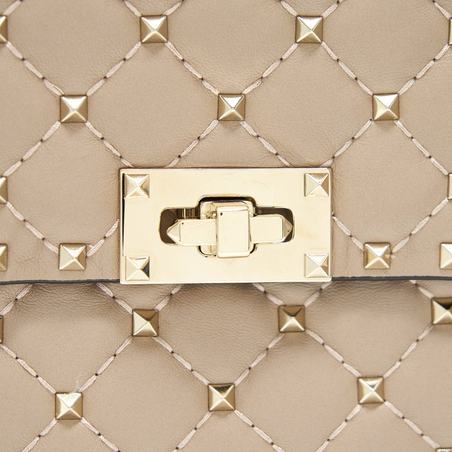 VALENTINO GARAVANI LARGE ROCKSTUD SPIKE SHOULDER BAG BEIGE LGHW
