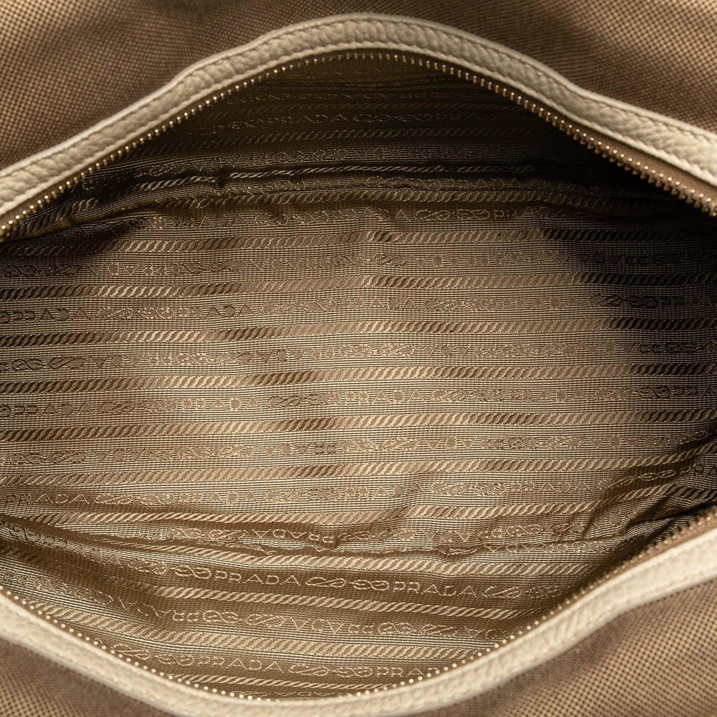 Prada Canapa Logo Shoulder Bag (SHG-gBdCYy)