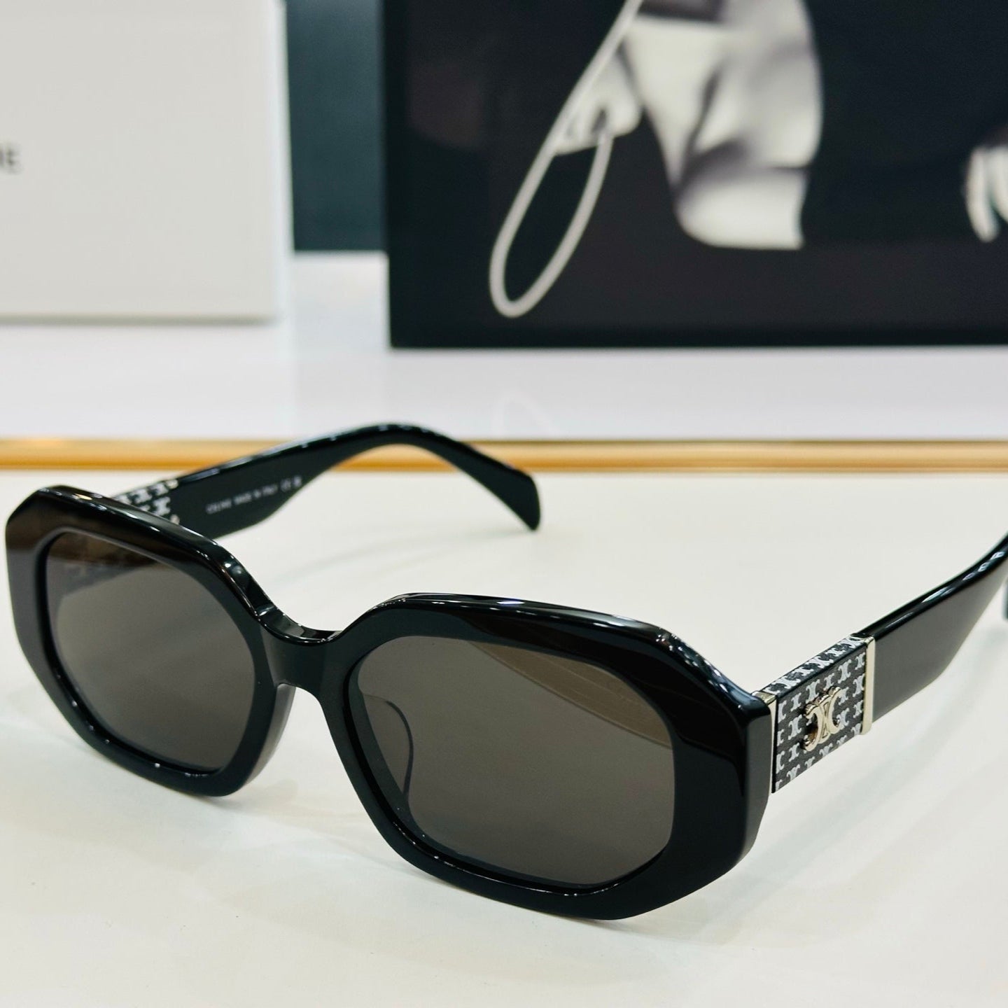 Celine TRIOMPHE OVAL SUNGLASS CL40169 IN ACETATE