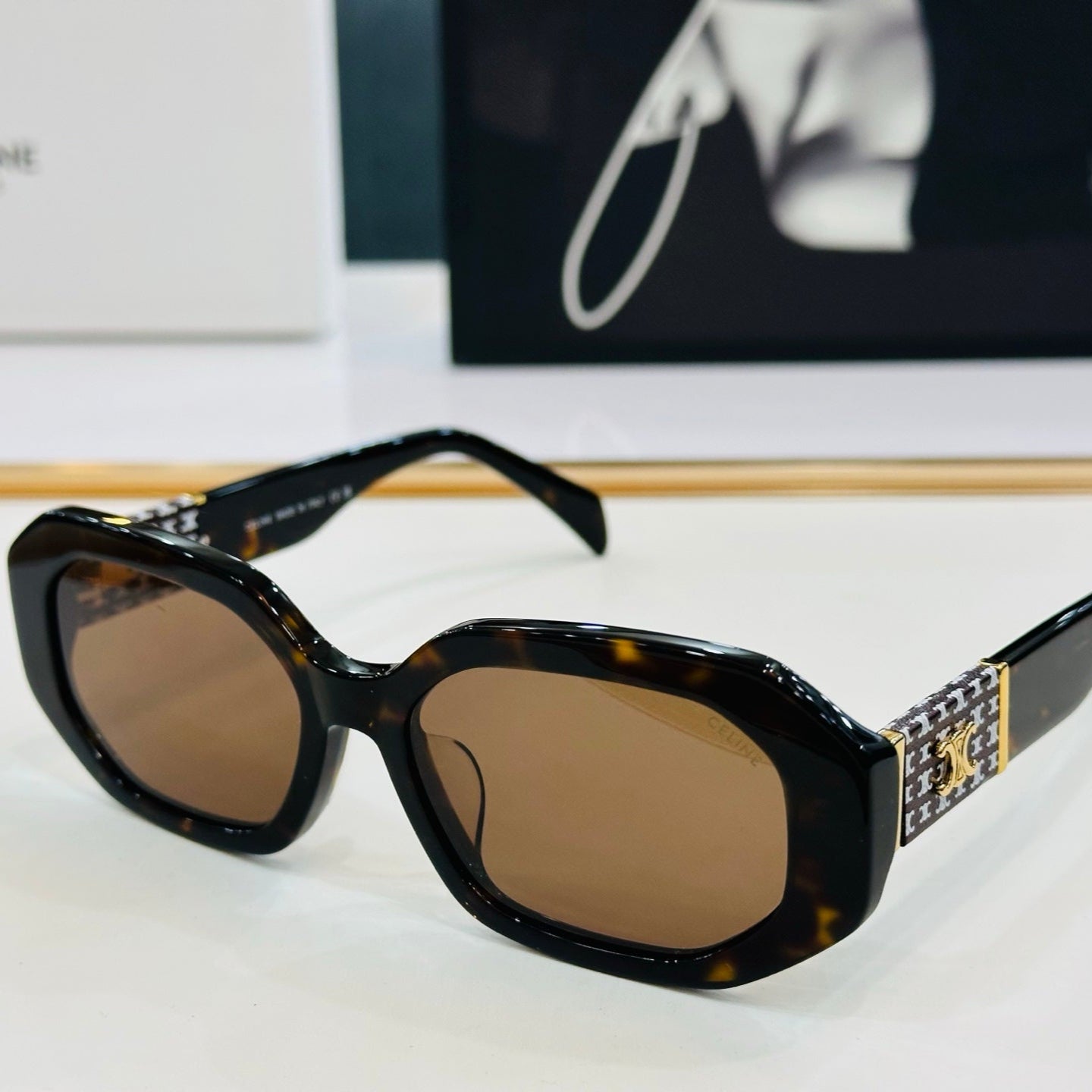 Celine TRIOMPHE OVAL SUNGLASS CL40169 IN ACETATE