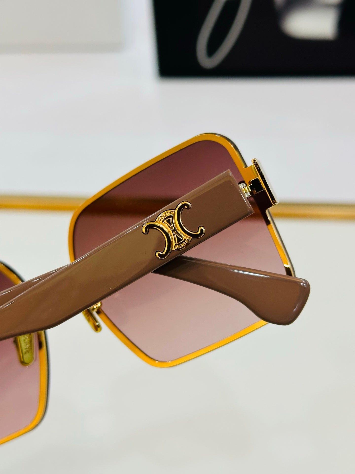 Celine TRIOMPHE SQUARE SUNGLASS CL40238 IN ACETATE
