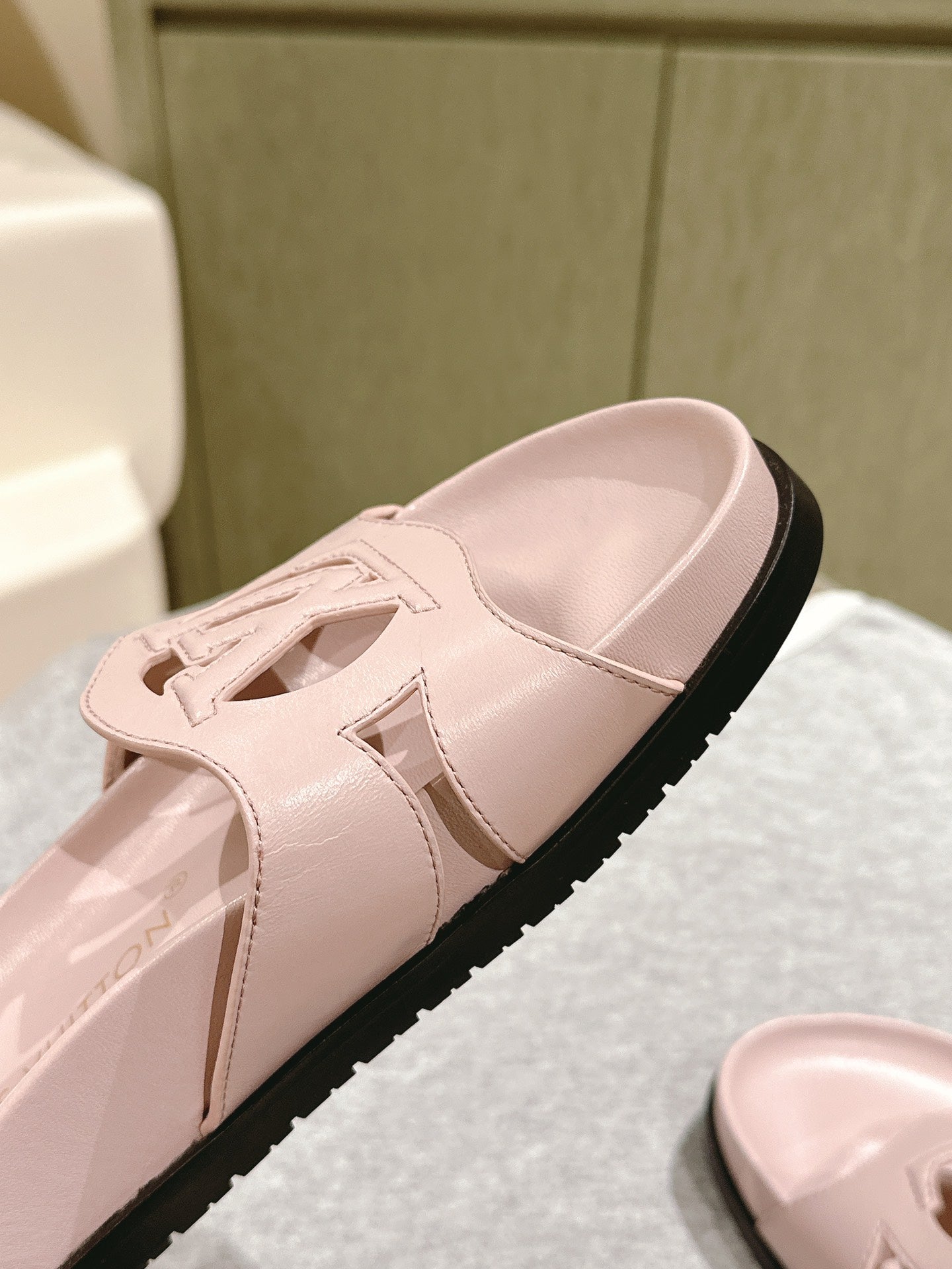 Louis Vuitton sandal isola flat mule light pink calfskin