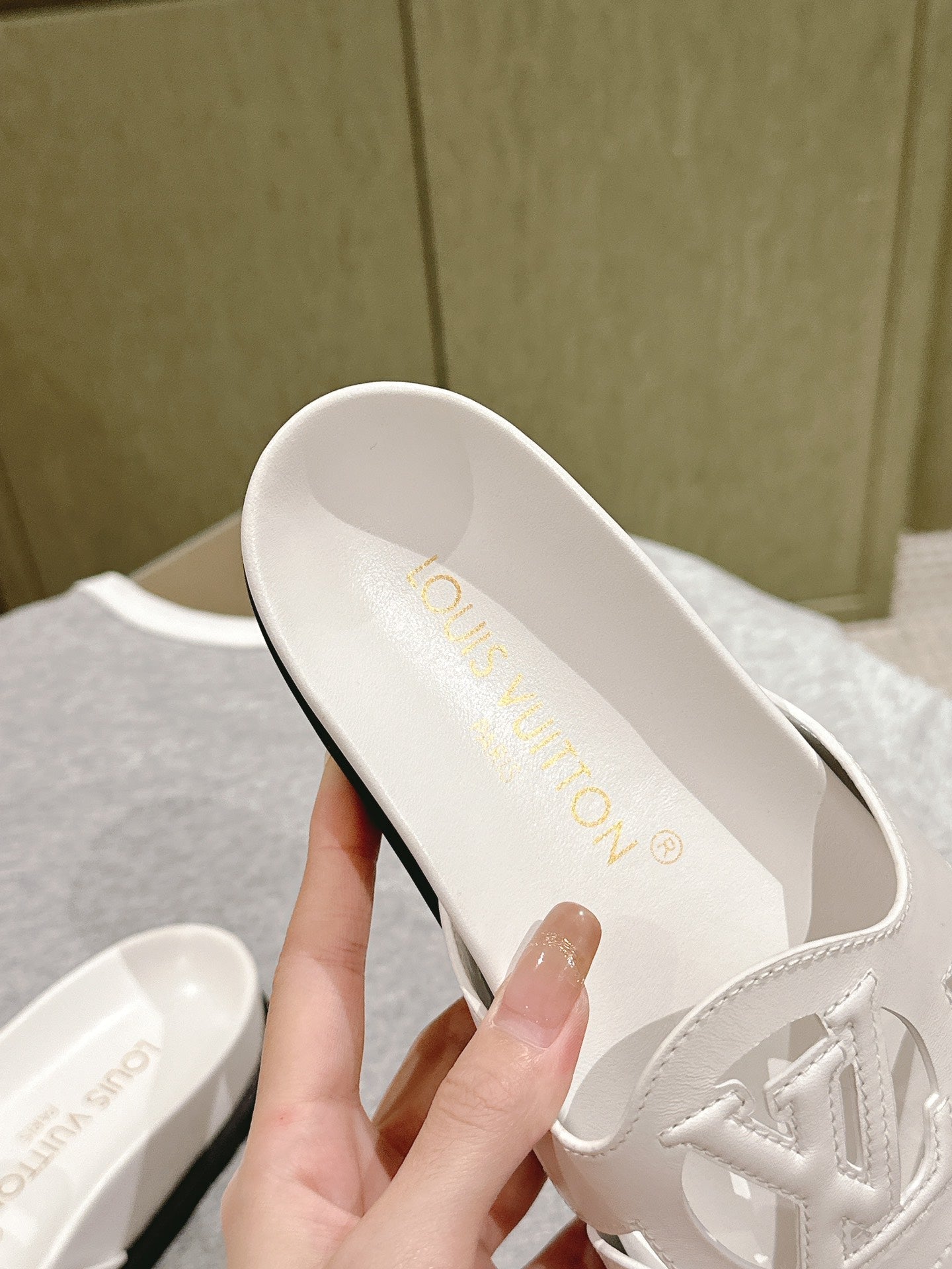 Louis Vuitton sandal isola flat mule white calfskin