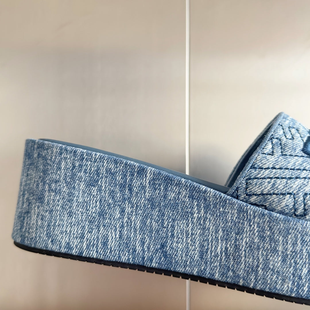 FENDI FF Monogram Sunshine 65 Blue Sky Fabric Slide