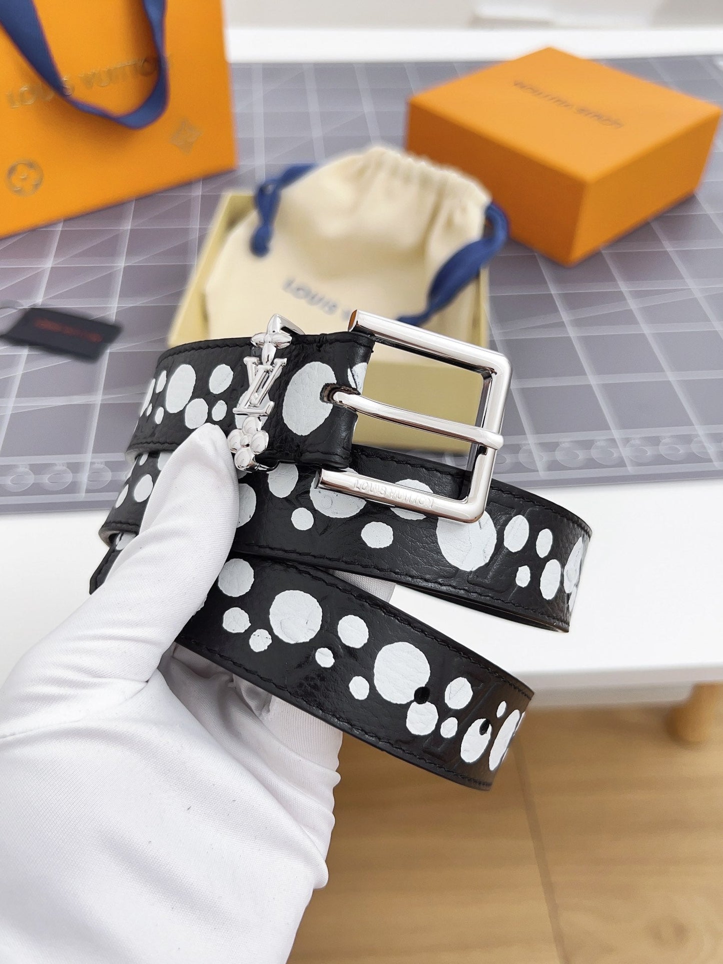 Louis Vuitton Bloom 30mm Belt Silver Buckle Black White Leather