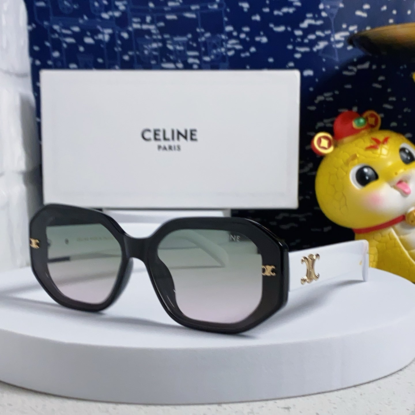 Celine TRIOMPHE SQUARE SUNGLASS 566739 IN BLACK AND WHITE ACETATE