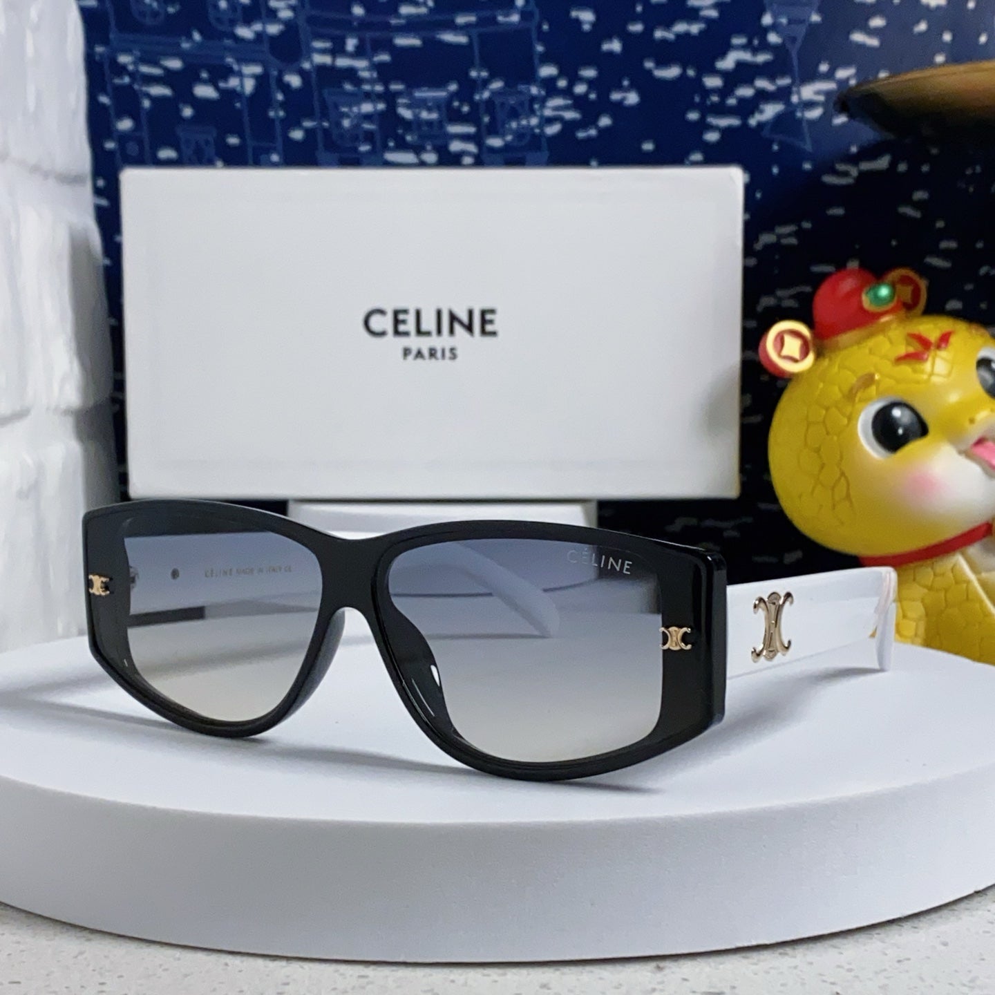 Celine TRIOMPHE SUNGLASS 566216 IN BLACK AND WHITE ACETATE