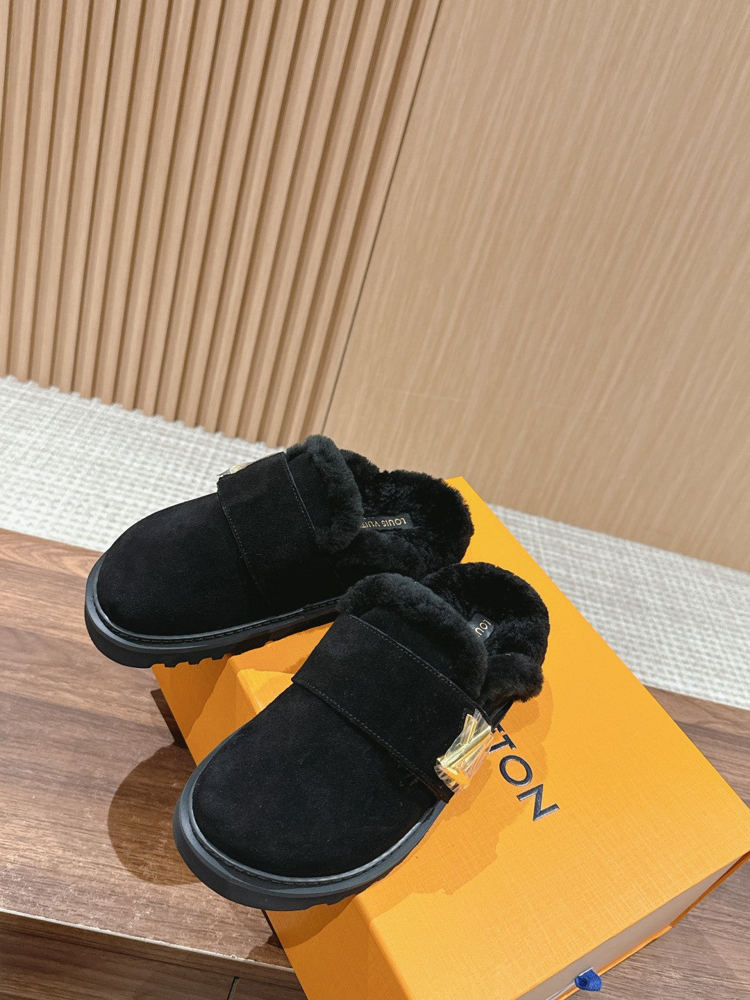 Louis Vuitton Cosy Flat Comfort Clog Black Fur Lining Suede