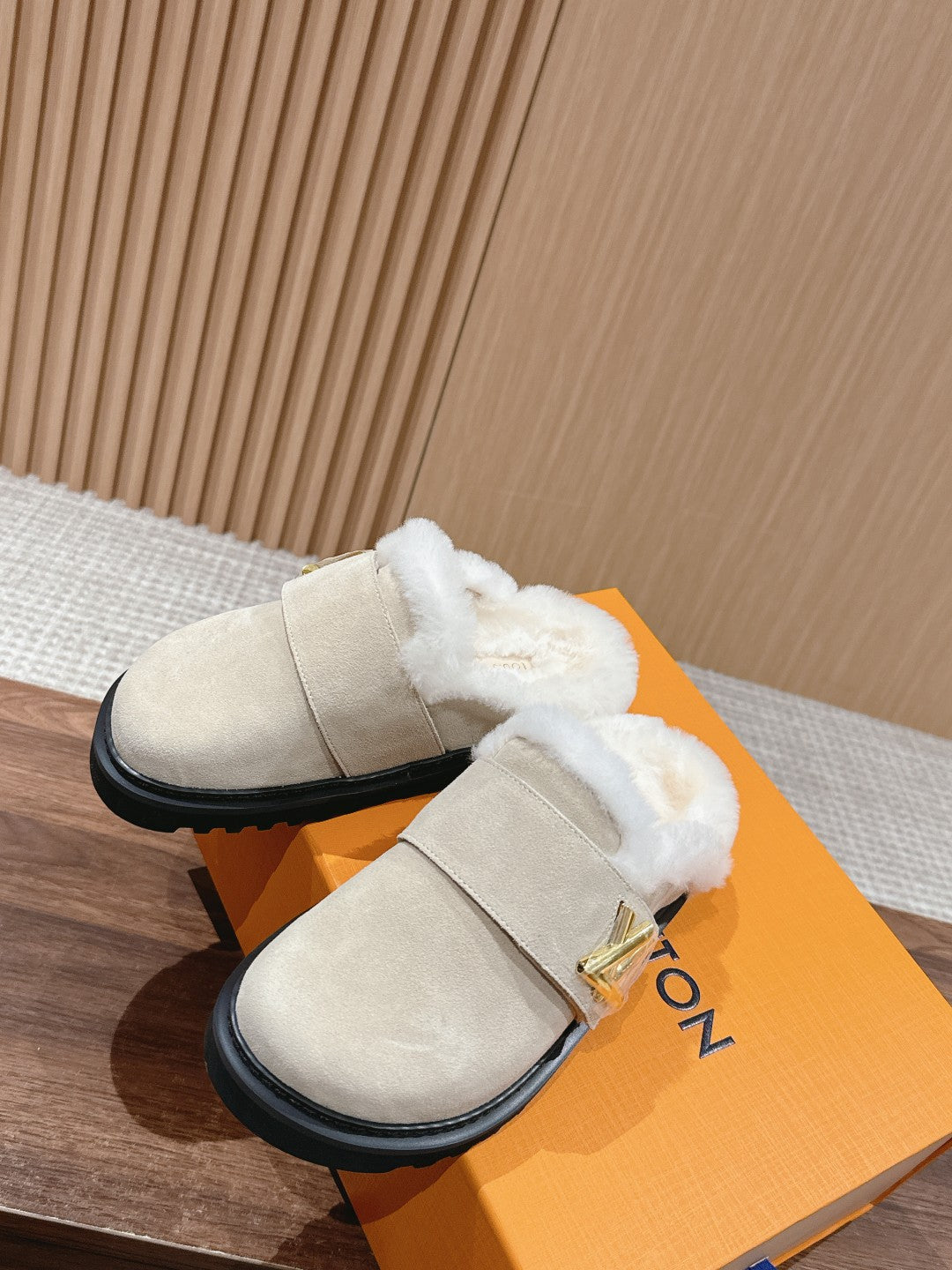 Louis Vuitton Cosy Flat Comfort Clog Beige Fur Lining Suede