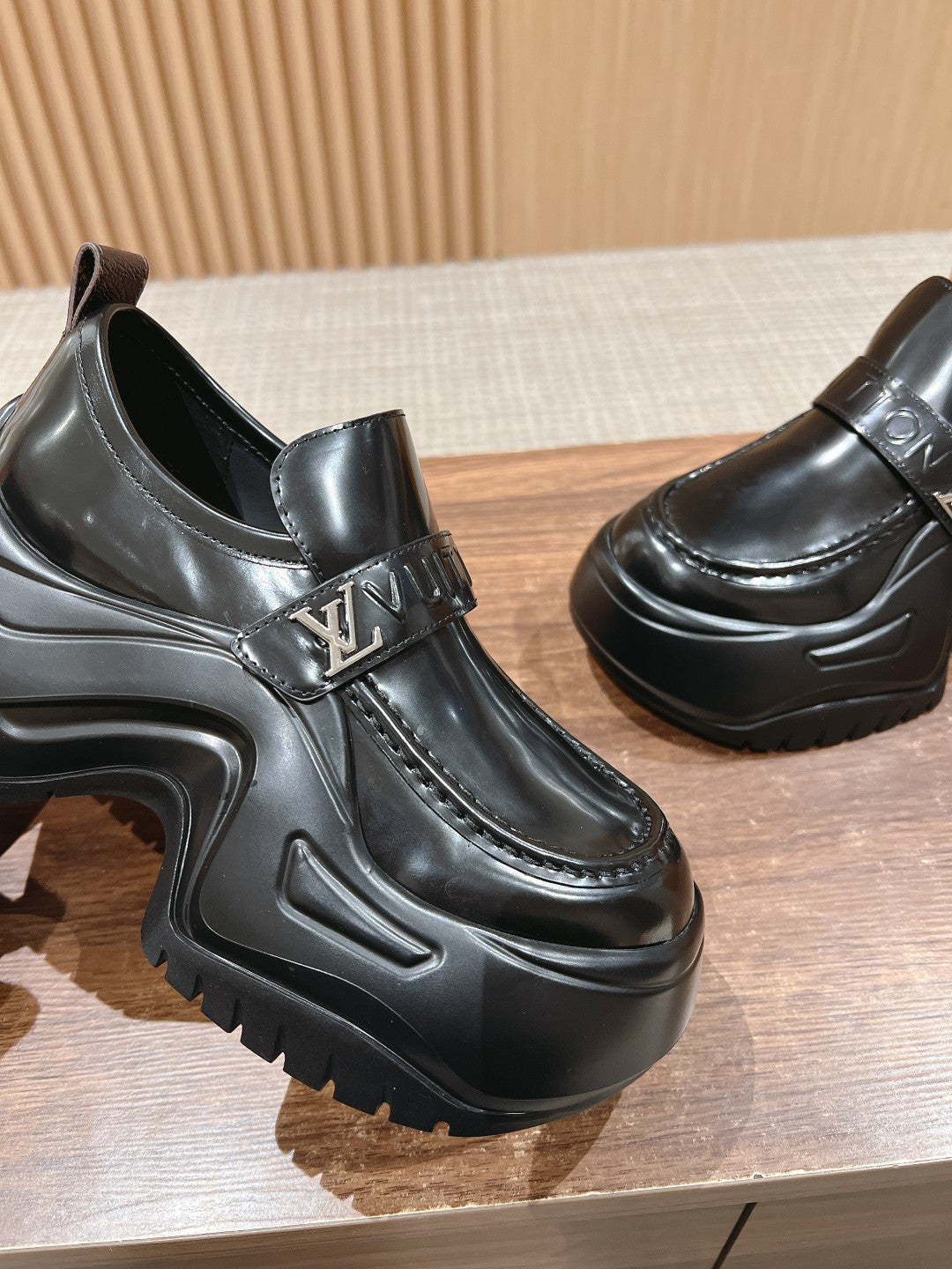 Louis Vuitton Archlight 2.0 Platform Loafer 60mm Glossy Black Calfskin