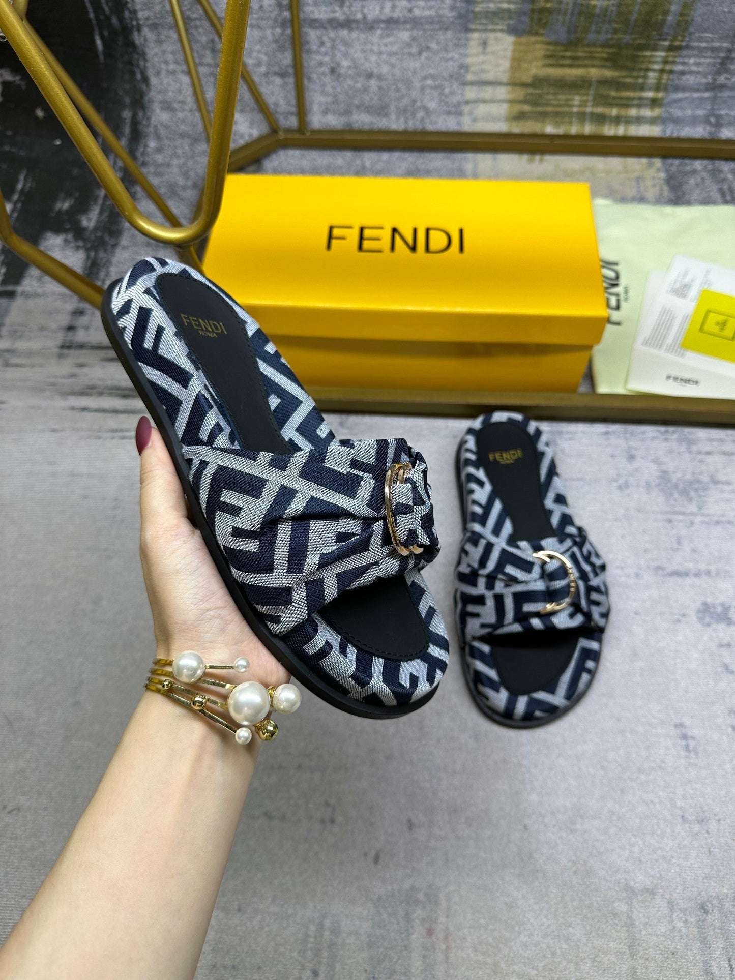 FENDI FF Feel 10 Black Grey FF jacquard Slide