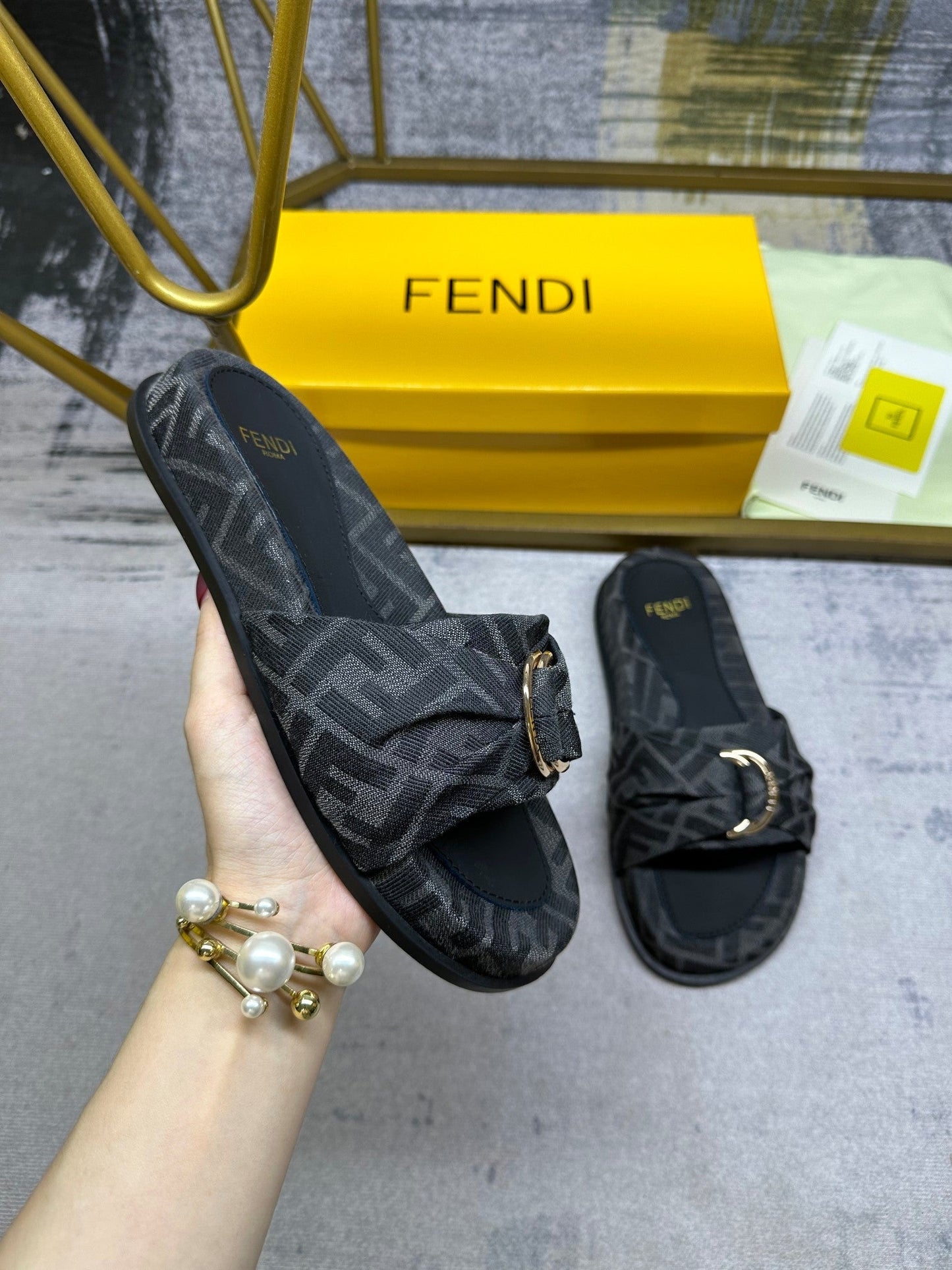 FENDI FF Feel 10 Black FF jacquard Slide