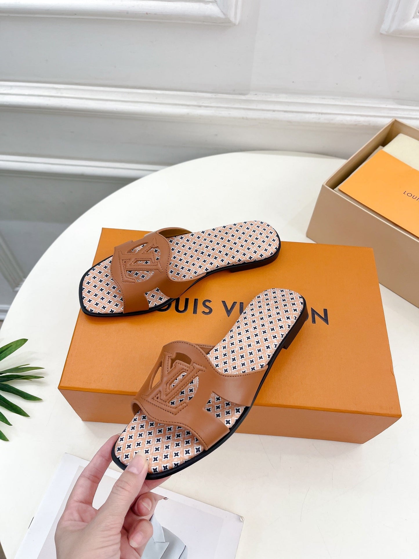 Louis Vuitton sandal isola flat mule brown calfskin star monogram