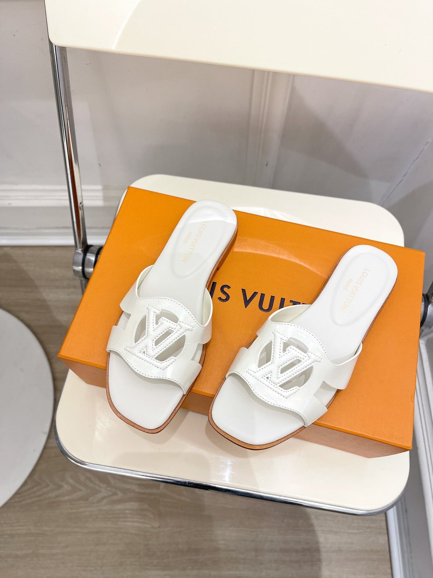 Louis Vuitton isola flat mule white calfskin
