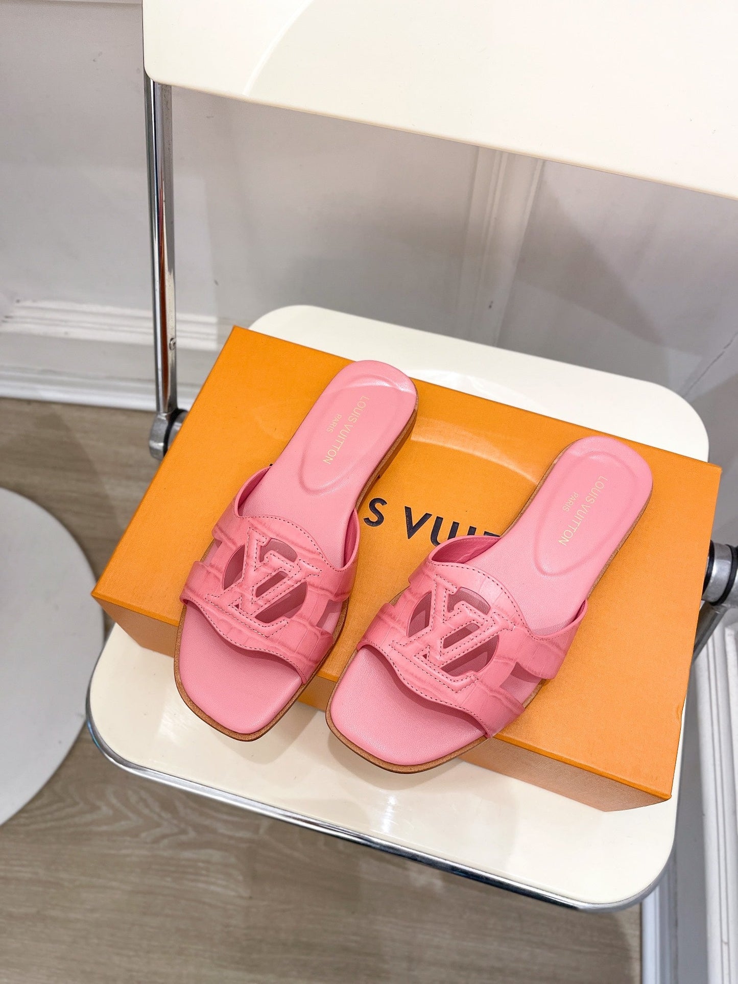 Louis Vuitton isola flat mule pink calfskin