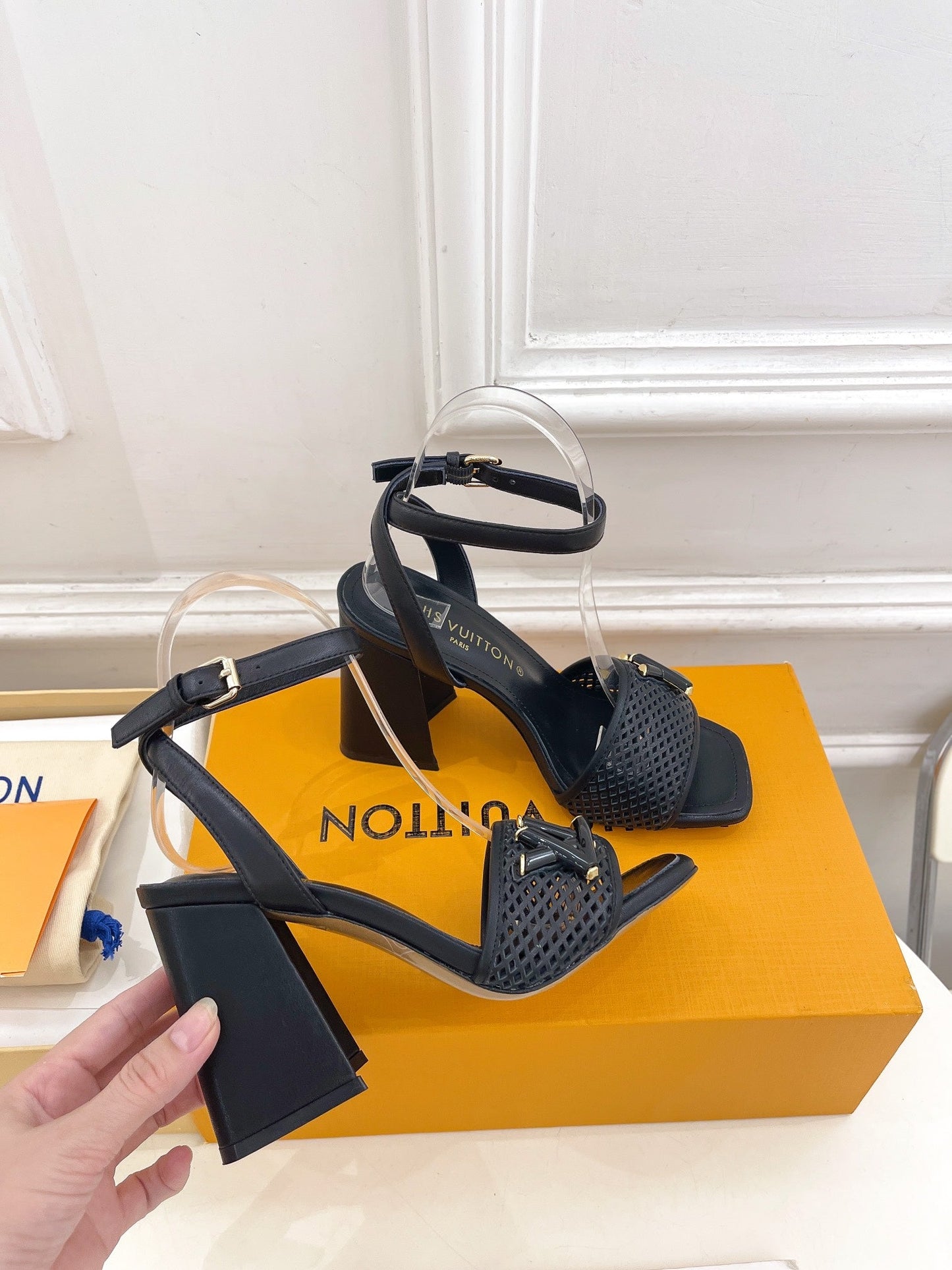 Louis Vuitton shake platform 90 black calfskin
