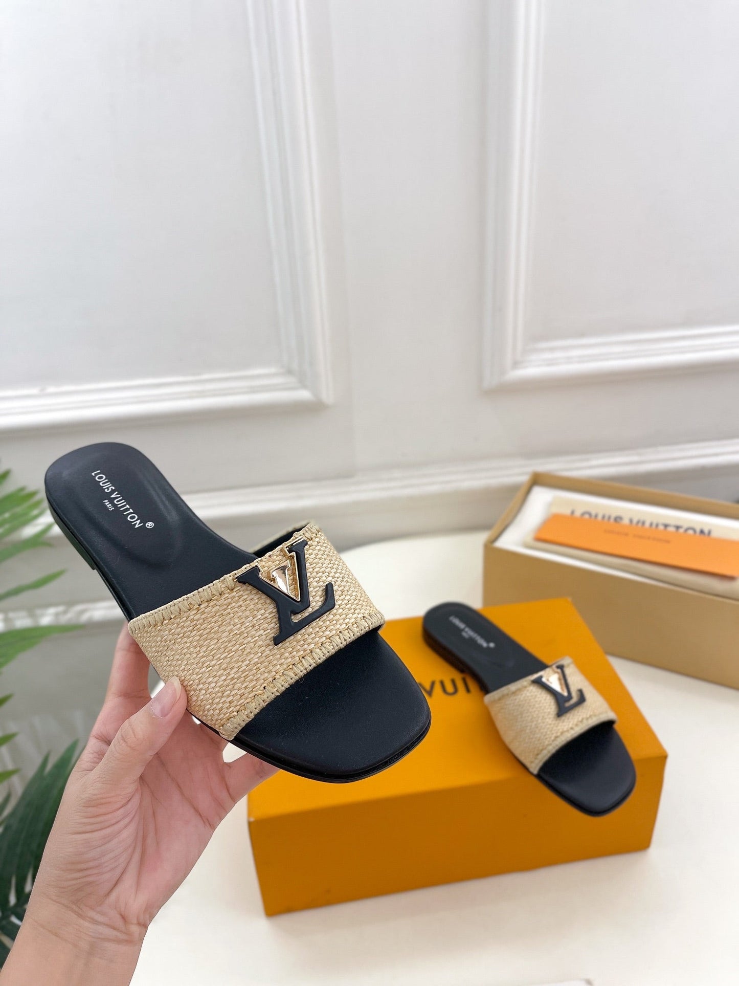 Louis Vuitton capri flat mule beige raffia black calfskin
