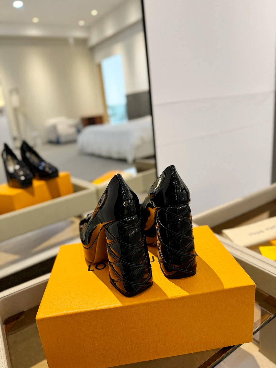 Louis Vuitton Shake Pump 120mm Glossy Black Cowhide