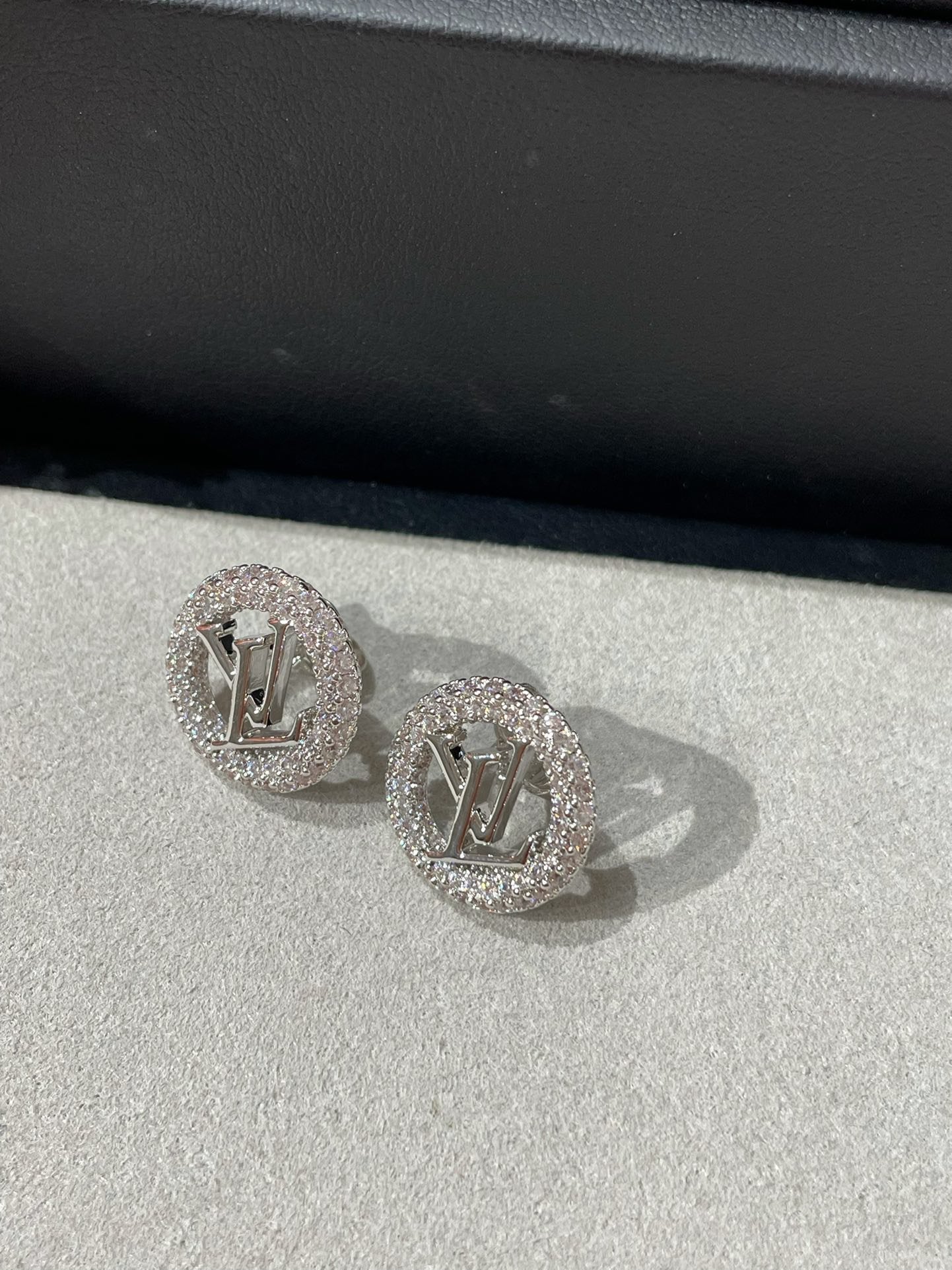 Louis Vuitton BY NIGHT DIAMOND PAVED STUD EARRINGS