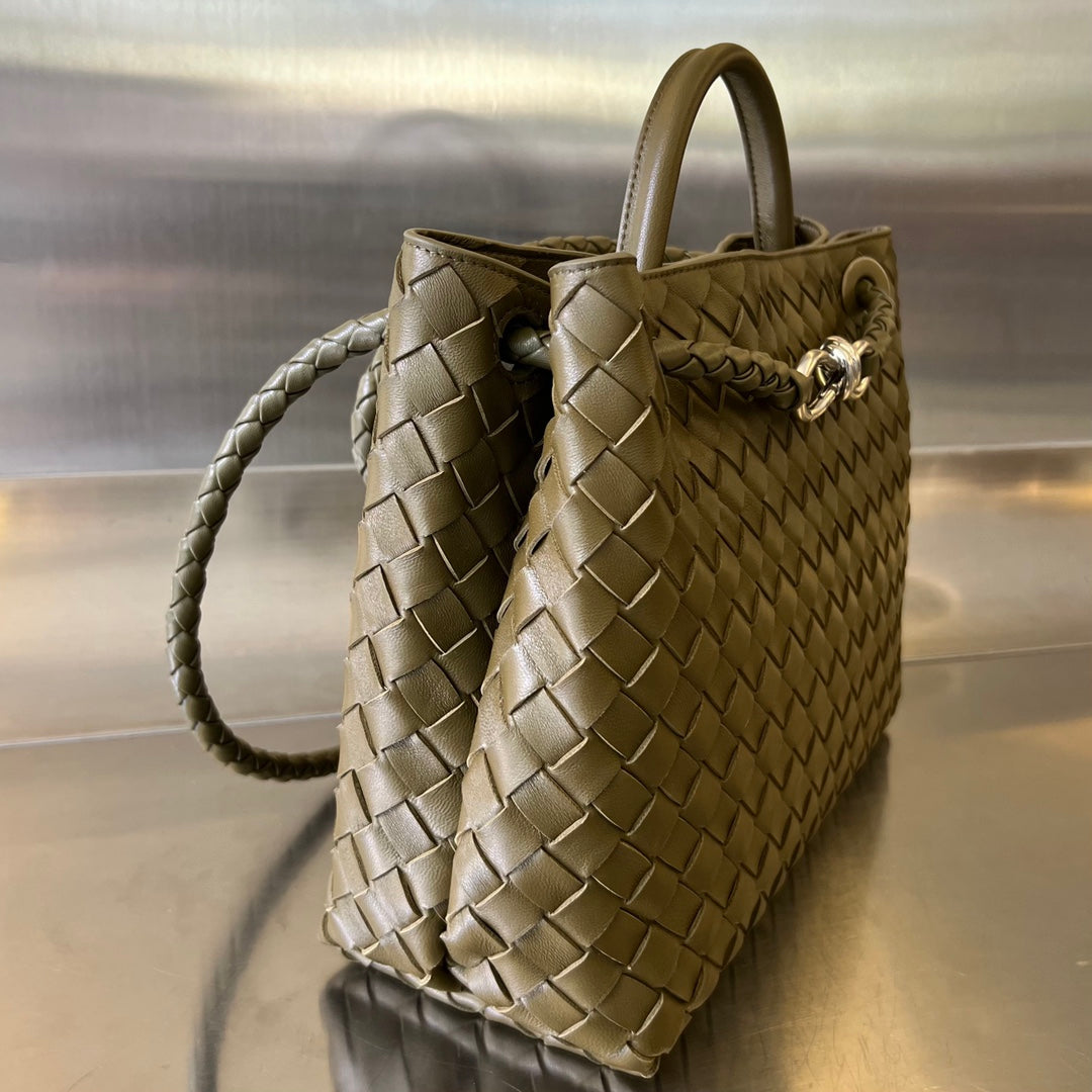 Bottega Veneta BV MEDIUM ANDIAMO 32CM OLIVE LAMBSKIN