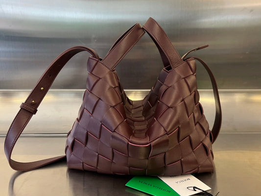 Bottega Veneta MEDIUM 28 CASSETTE CHOCOLATE BROWN LAMBSKIN