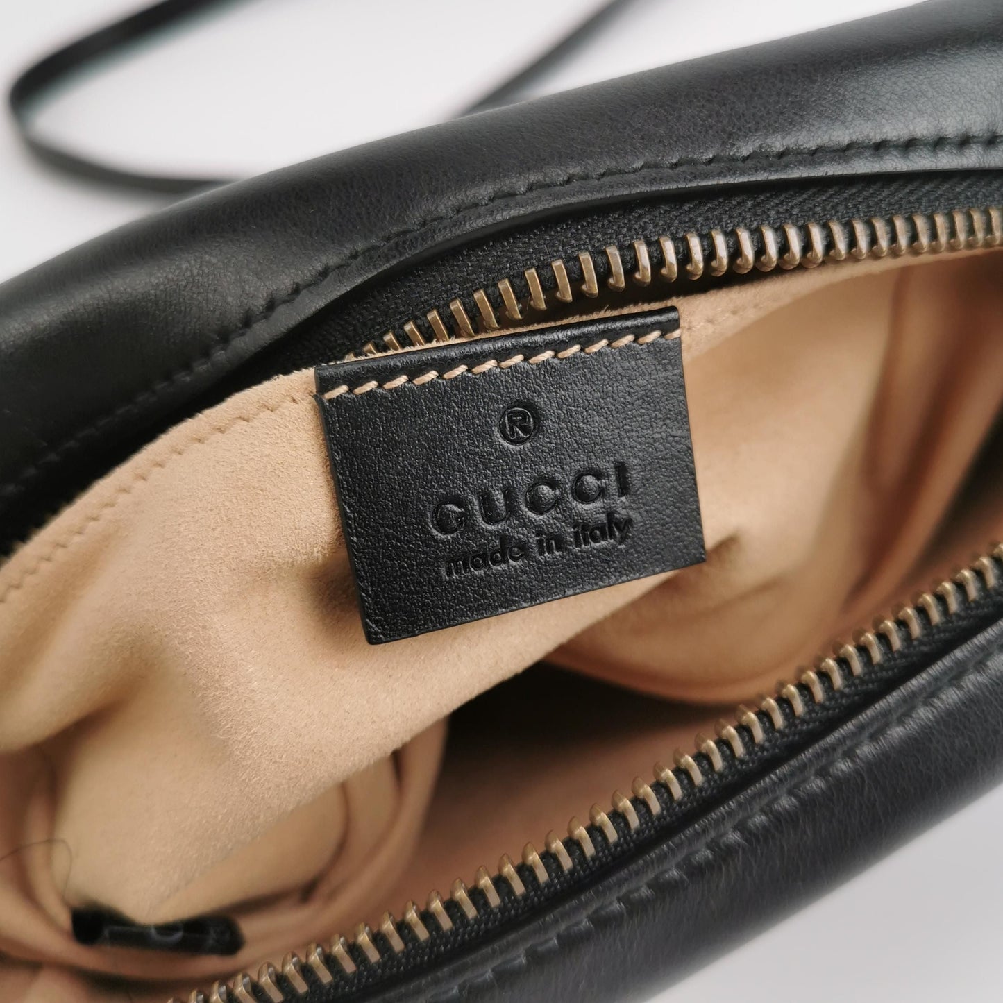 Preloved Gucci GG Marmont Mini Leather V-stitch Double G Logo Camera Crossbody Bag 250606781225501