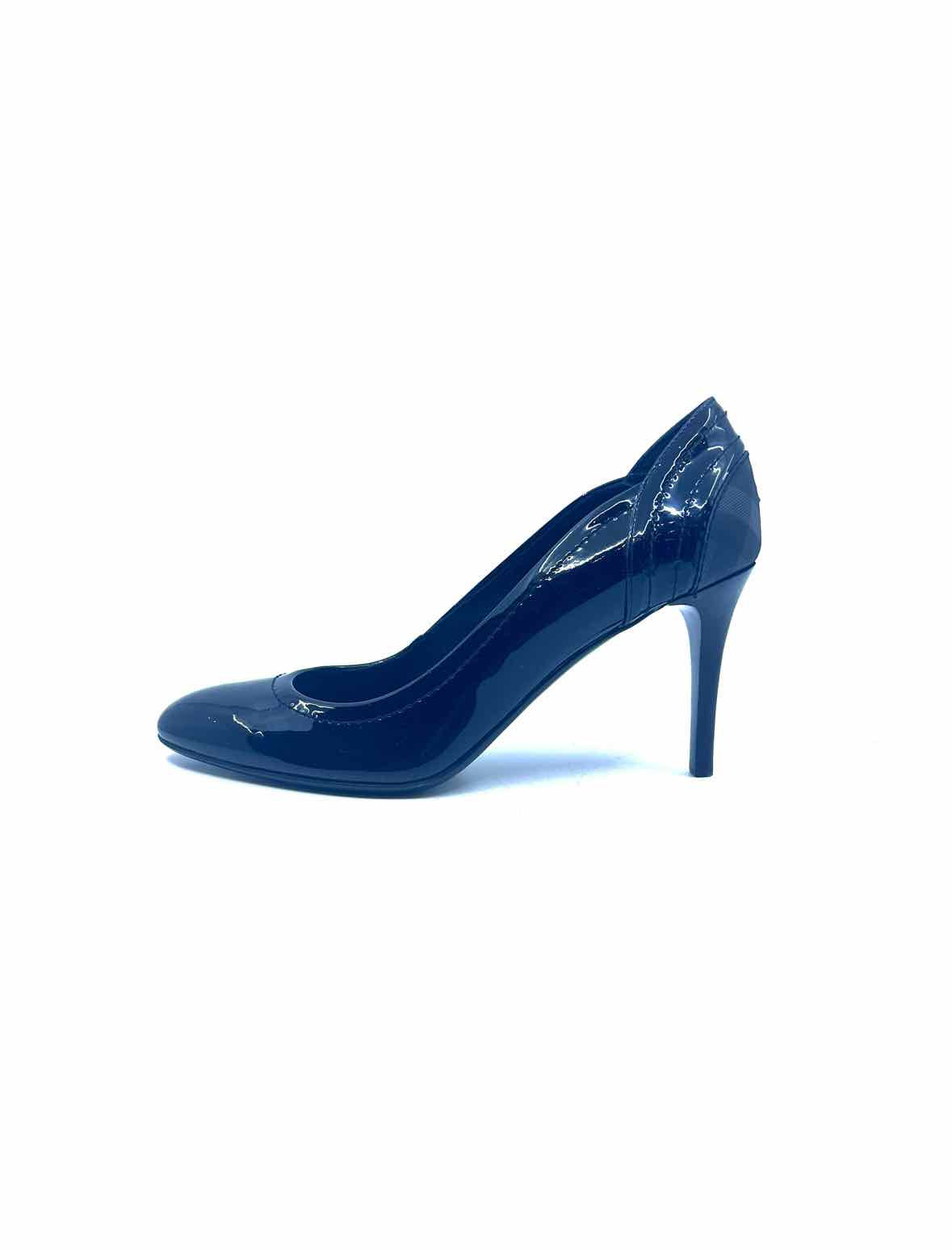 BURBERRY Size 7.5 Black Patent Leather Solid Pumps