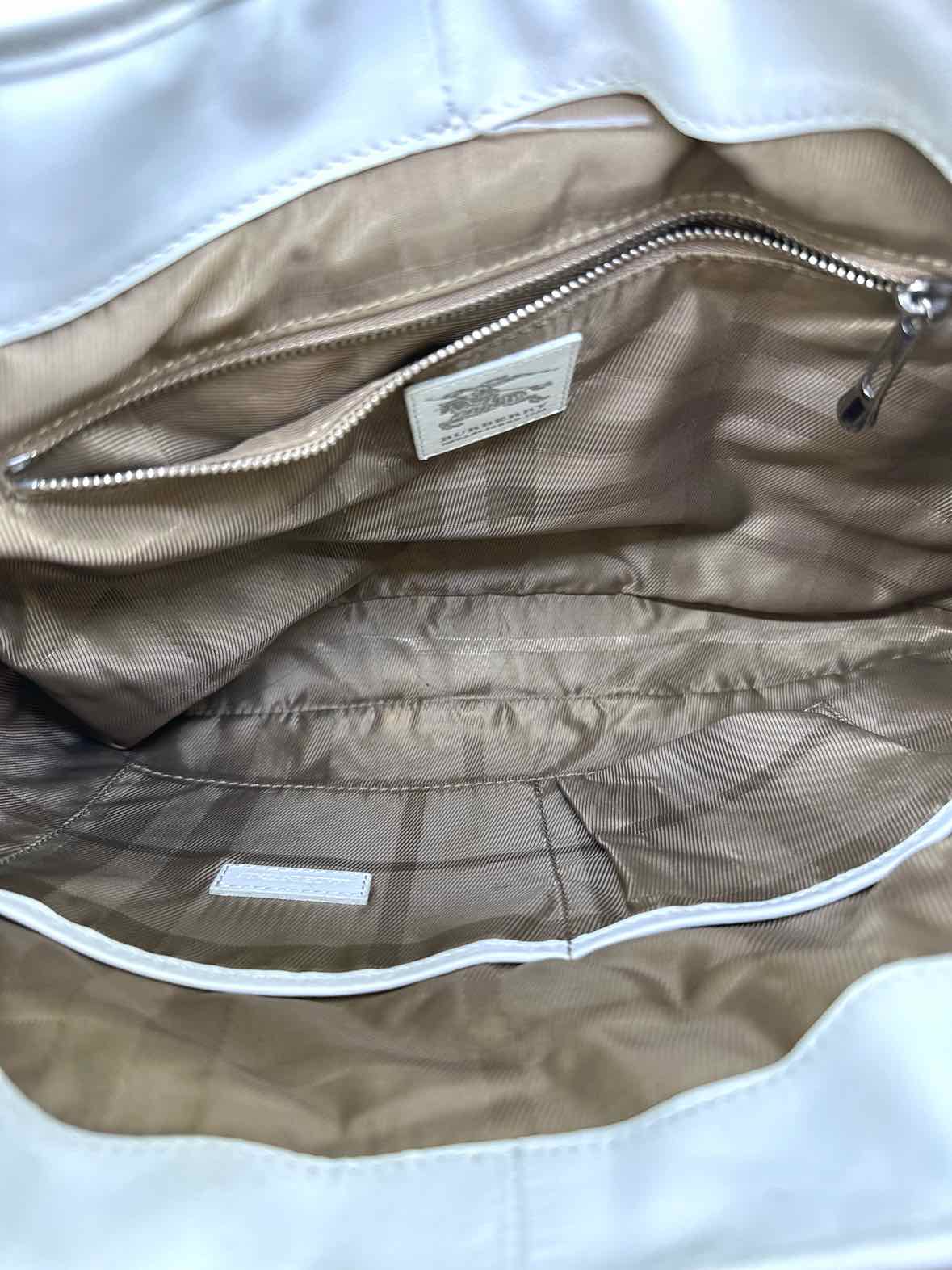 BURBERRY White Leather Quilted Handbag