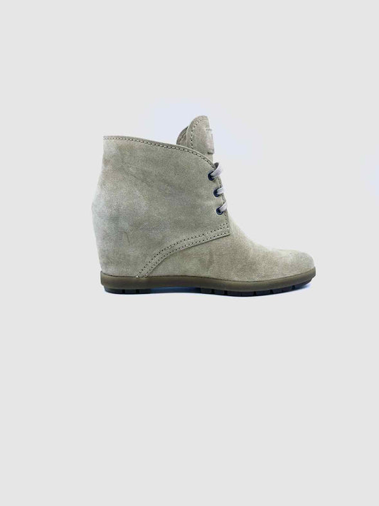 PRADA Size 8 Beige Suede Solid Ankle Boot